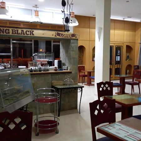 Ryad Tetouan Aeroport Buitenkant foto